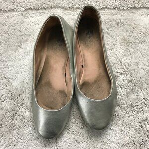 Women's Well Worn H&M Silver Ballet Flats Size 7